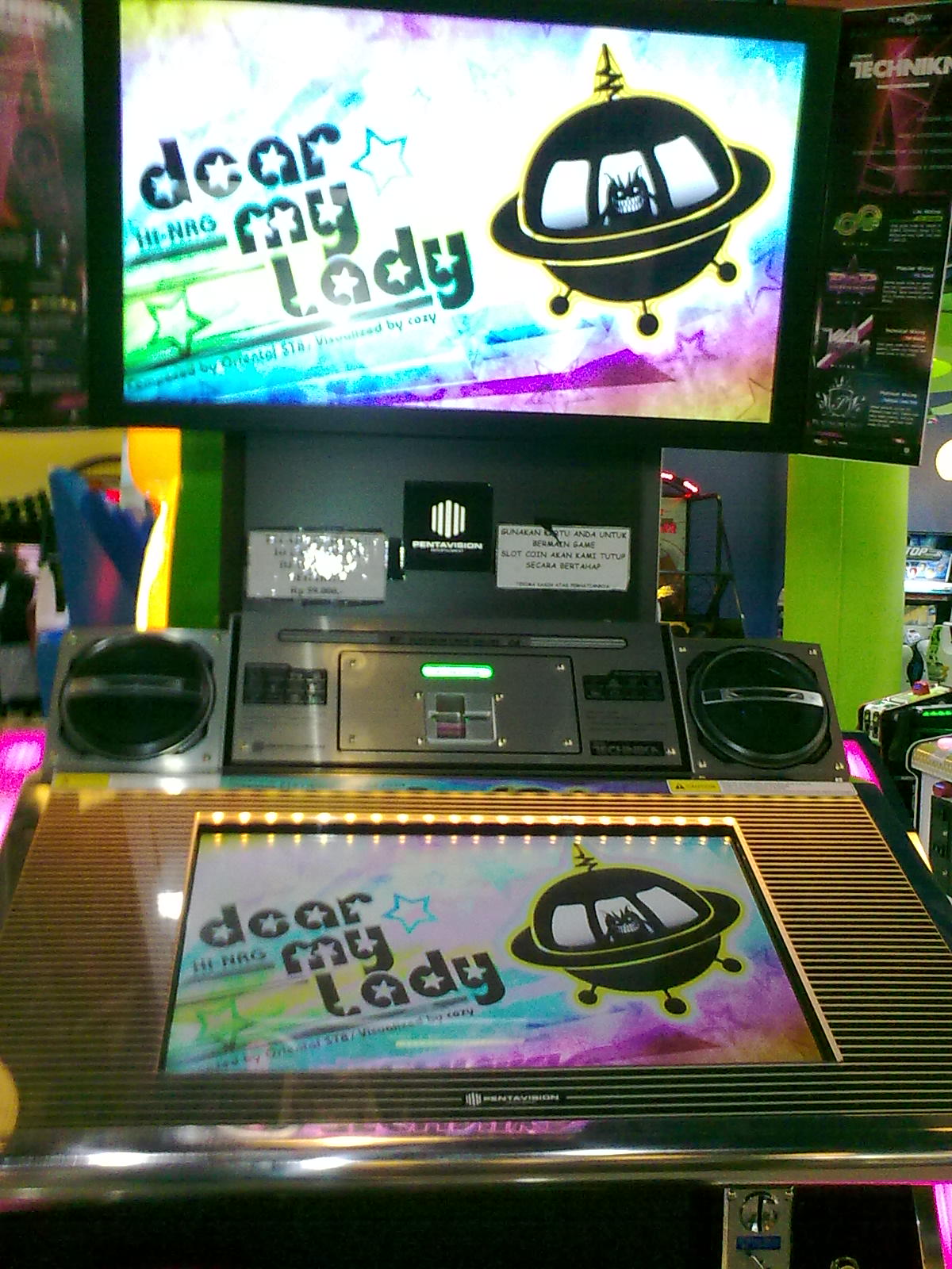 DJMAX TECHNIKA @ CiWalk Bandung (half body machine)